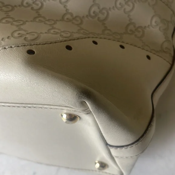 Gucci White Guccissima Leather Medium Punch Tote - Picture 7 of 16